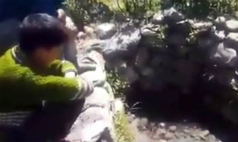 بچوں کی پکار پر پانی دینے والا کشمیر کا جادوئی چشمہ