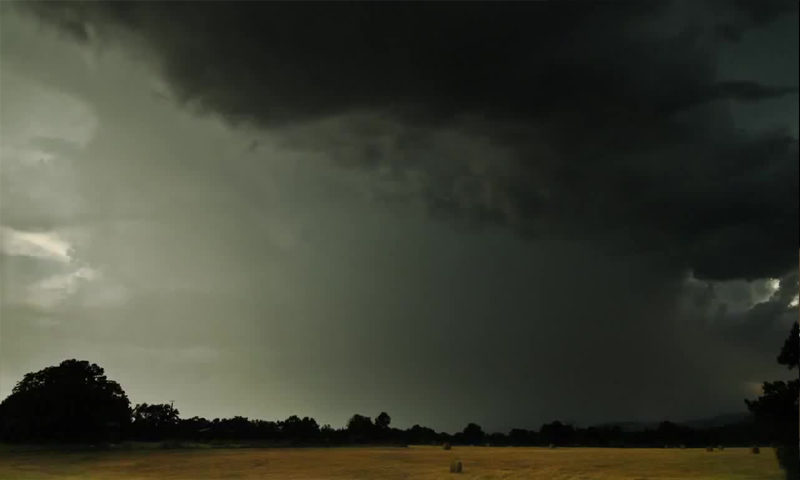 ملک کے بیشتر حصوں میں گرج چمک کے ساتھ بارش کا امکان