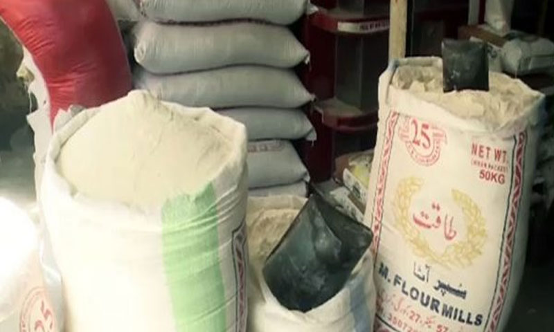 کراچی سے خیبر تک آٹے کا بحران ، 70 روپے فی کلو تک فروخت ہونے لگا