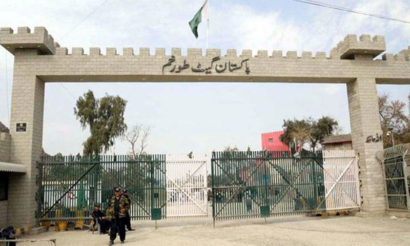 پاکستان نے افغانستان سے راکٹ حملے کے بعد طور خم بارڈر بند کردیا