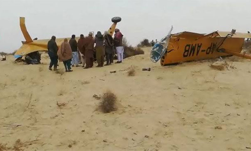 صادق آبادمیں ٹڈی دل پر اسپرے کرنے والاطیارہ گرکر تباہ،2پائلٹ جاں بحق