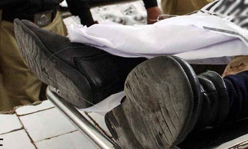 کراچی&nbsp;میں مبینہ مقابلہ، ڈاکوؤں کی فائرنگ سے پولیس اہلکار شہید