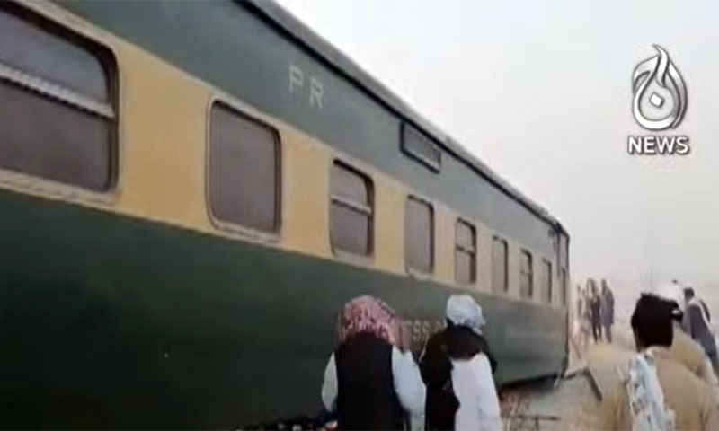 خیرپور میں پاک&nbsp; بزنس ٹرین کی 2بوگیاں پٹری سے اتر گئیں