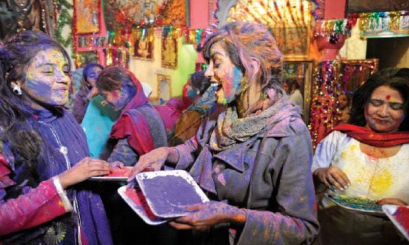 پاکستان میں مقیم ہندو برادری ہولی کا تہوار منارہی ہے - Pakistan - AAJ