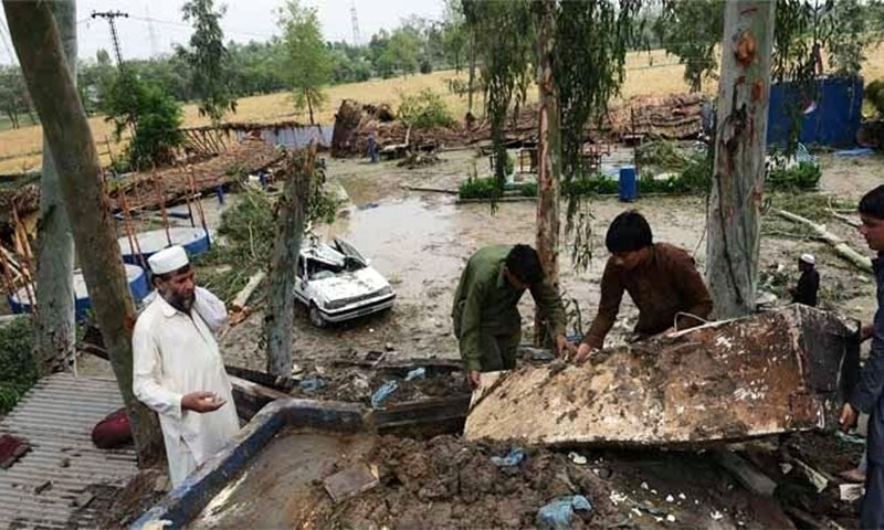 صوابی میں بارش کے باعث 2 حادثات، 3 افراد جاں بحق،5زخمی