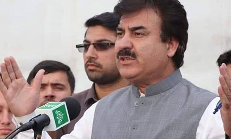 پی ٹی آئی رہنما شوکت یوسفزئی سخت سوالات برداشت نہ کرسکے
