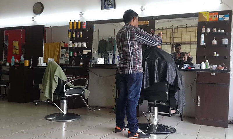 سندھ ہائیکورٹ کی حجام کی دکانیں کھولنے کیلئے نظرثانی کی ہدایت