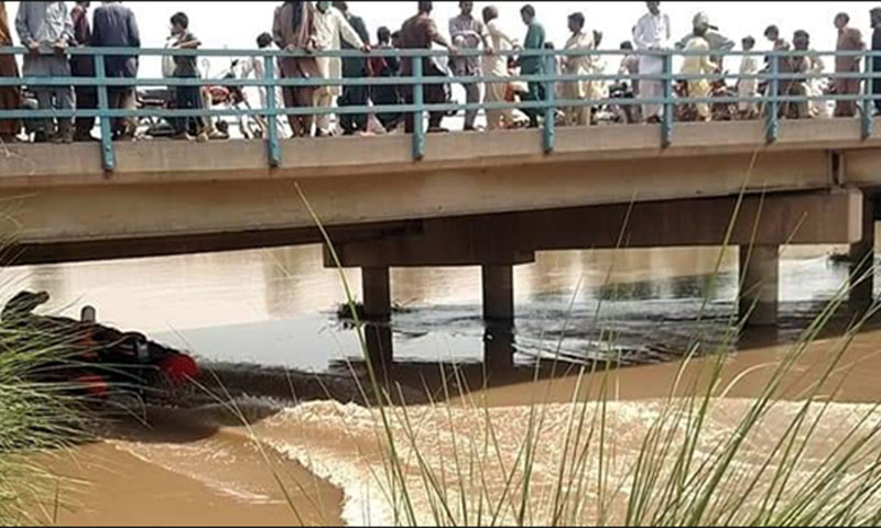 خانیوال میں مسافر وین میلسی لنک کینال میں جاگری،11افراد جاں بحق