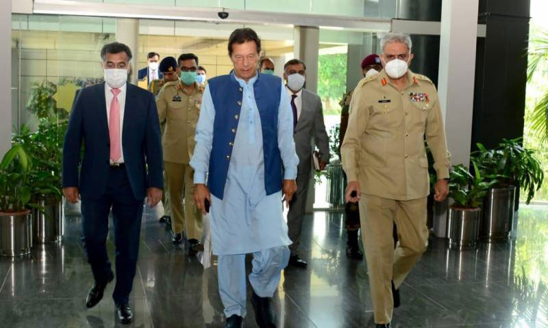 وزیراعظم کا آرمی چیف کے ہمراہ آئی ایس آئی ہیڈکوارٹرز کا دورہ