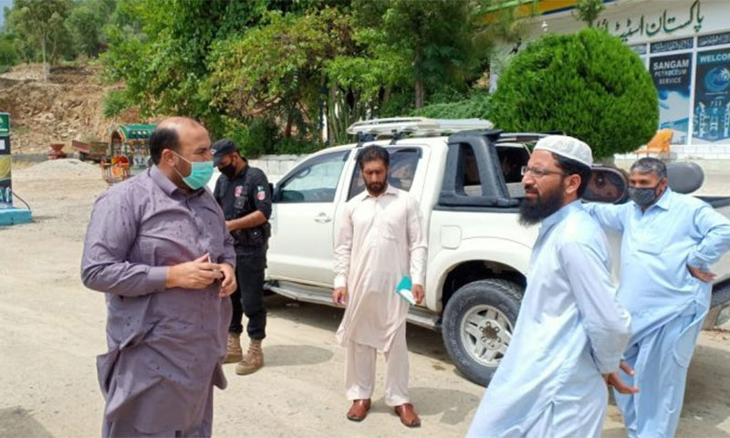 پشاور میں فیس ماسک نہ پہنے پرسینکڑوں شہریوں پر جرمانہ