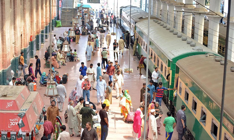 ٹرینوں میں کوروناوائرس سےبچاؤکی احتیاطی تدابیر پر عملدرآمد نہیں ہورہا