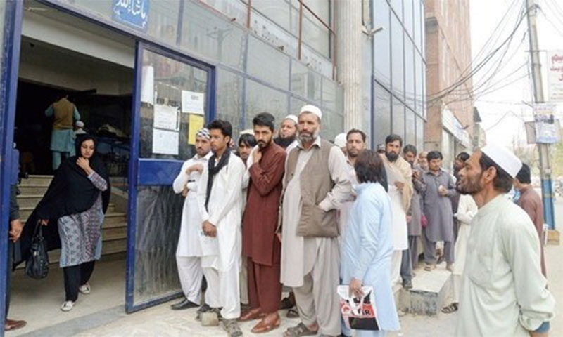 خیبرپختونخوامیں ایس اوپیزکی خلاف ورزی پر کارروائیاں،ہزاروں افراد پر جرمانے خیبرپختونخوامیں ایس اوپیزکی خلاف ورزی پر کارروائیاں،ہزاروں افراد پر جرمانے