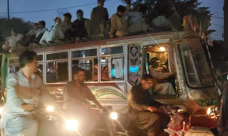 کراچی میں پبلک ٹرانسپورٹ جزوی طور پر بحال
